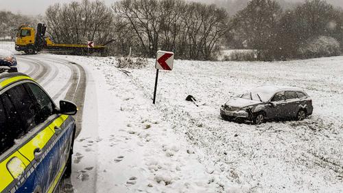 SR de Zahlreiche Unfälle nach Wintereinbruch im Saarland