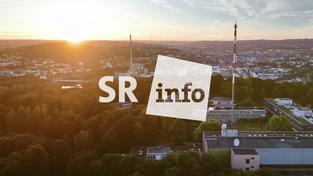 Das Logo von SR info über dem Halberg und Saarbrücken im Sonnenuntergang (Foto: SR)