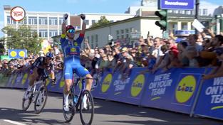 Mads Petersen fährt ins Ziel der Schlussetappe der Deutschland Tour ein. (Foto: SR)