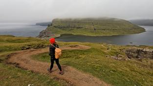 Simin wandert auf den Sklaveninseln in Norwegen (Foto: SR)