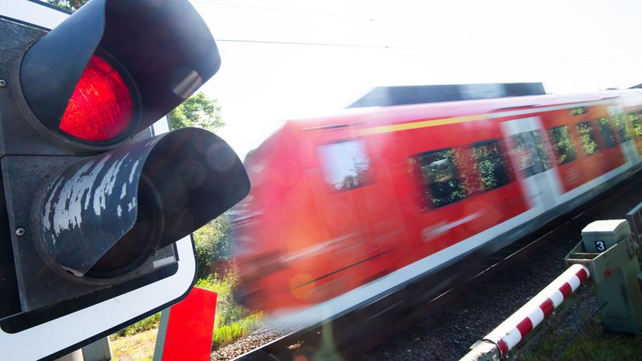 SR.de: Züge fallen wegen Lokführerstreik aus