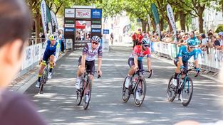 Rennradfahrer auf der Strecke bei der Deutschlandtour 2023 in St. Wendel (Foto: SR/Sebastian Knöbber)