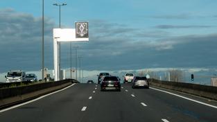 Straßenschild Frankreich "Voie Reservee" (Foto: imago/PanoramiC)