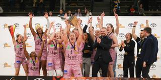 Die Saarlouis Royals jubeln über den Gewinn des Deutschen Basketball Pokals (Foto: IMAGO / Foot Bowl)