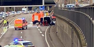 Langer Verkehrsstau wegen eines Fahrzeugbrandes auf der Stadtautobahn A 620 in Saarbrücken (Foto: Jürgen Rinner / SR)